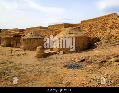La ricostruzione di edifici, Los Millares preistorico insediamento Calcolitico sito archeologico, Almeria, Spagna Foto Stock