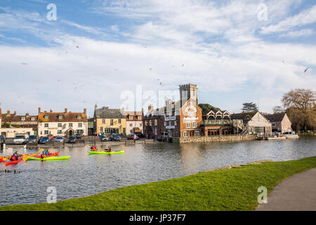 La storica città mercato di Wareham sull'Isola di Pubeck nel Dorset, Regno Unito, situata sul fiume Froome. Foto Stock