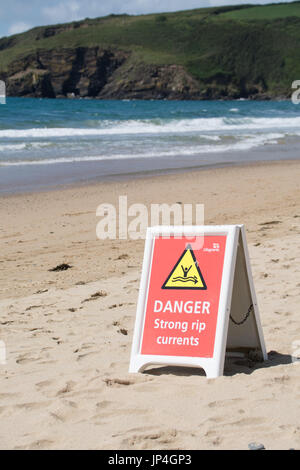 Pericolo forti correnti di rip segno sulla spiaggia Foto Stock