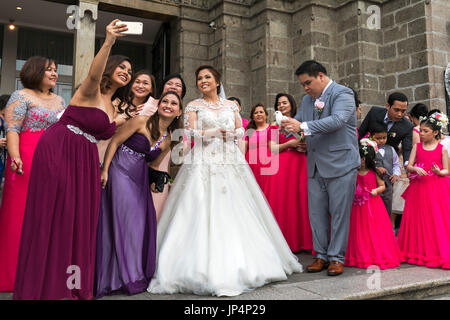 Philippine party di nozze presso la Cattedrale di Manila, Intramuros, Filippine Foto Stock