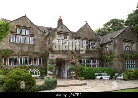 La facciata della Holdsworth House hotel e ristorante in Halifax, Inghilterra. La Jacobiana Manor detiene un albergo quattro stelle. Foto Stock