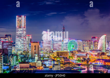 Yokohama, Giappone skyline notturno. Foto Stock