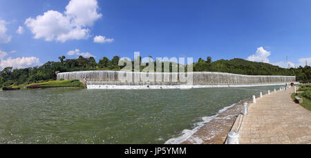 Yuxi, Cina - 29 Luglio 2017: vista panoramica del Yuxi Giardino Giardino Botanico, uno dei più grandi in Yuxi. Foto Stock