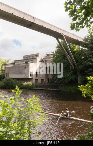 Il Kingsgate Bridge e Università di Durham studenti Union Building, Durham City, England, Regno Unito Foto Stock