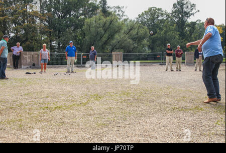 GRONINGEN, PAESI BASSI-agosto 20th: l uomo il gioco delle bocce presso il Martini Masters di Groningen nei Paesi Bassi sul ventesimo di Au Foto Stock