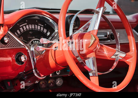 1955 Chevrolet bel air auto interno in corrispondenza di un american car show. Essex. Regno Unito. Classic vintage americano auto Foto Stock