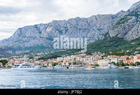 Città Makarska croazia port quay. Foto Stock