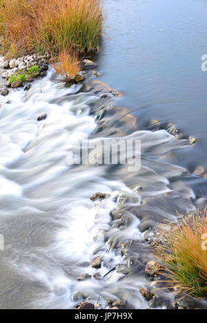 Dettaglio del fiume Duero in Tordesillas, Valladolid, España Foto Stock