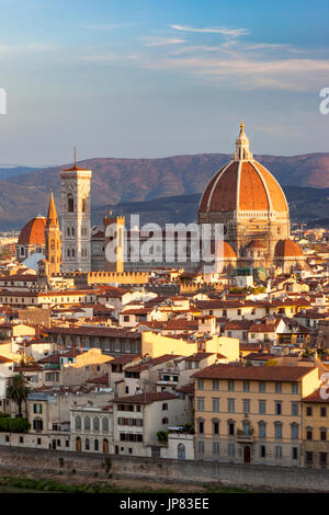 Il Duomo - Santa Maria del Fiore e la città di Firenze, Toscana, Italia Foto Stock