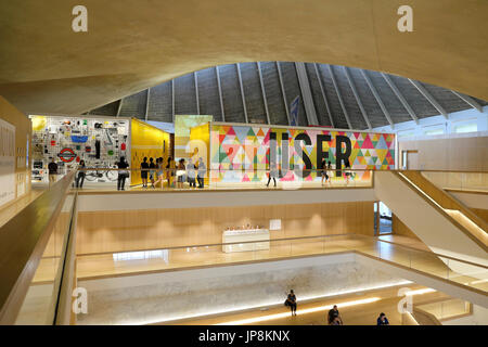 Vista interna del Museo del Design grafica utente accedi ex Commonwealth Institute in Kensington, Londra UK KATHY DEWITT Foto Stock