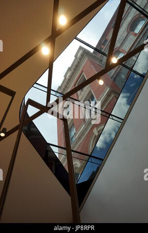 Cortile Sackler, Victoria and Albert Museum di Londra Foto Stock