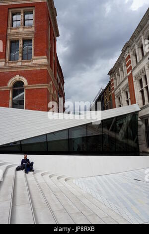 Cortile Sackler, Victoria and Albert Museum di Londra Foto Stock