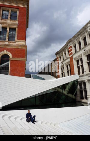 Cortile Sackler, Victoria and Albert Museum di Londra Foto Stock