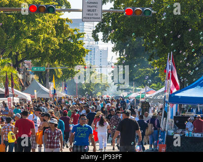 Persone, Carnevale Calle Ocho, Miami, Florida, Stati Uniti d'America Foto Stock