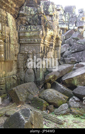 I resti di un tempio di Preah Kahn, Parco Archeologico di Angkor, Foto Stock