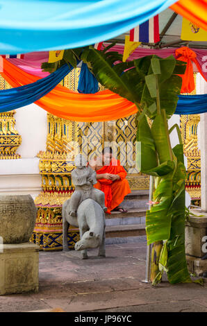 Giovane Monaco, Wat Pho, Bangkok, Thaoiland Foto Stock