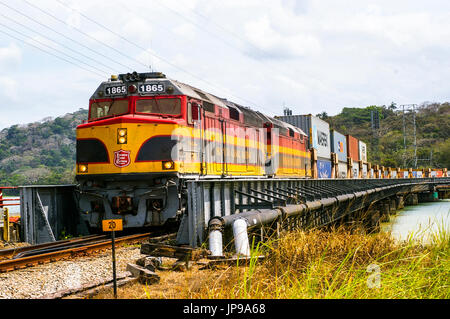 Le immagini del canale di Panama treni e locomotive in viaggio da Panama City a Colon Foto Stock