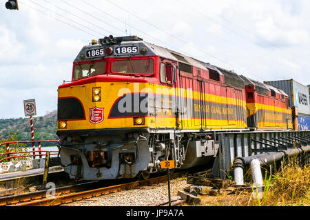 Le immagini del canale di Panama treni e locomotive in viaggio da Panama City a Colon Foto Stock