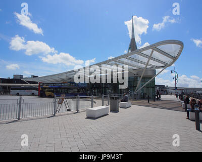 Il nuovo design e ricostruita Hard transport interchange sul disco, Portsmouth, Hampshire Foto Stock