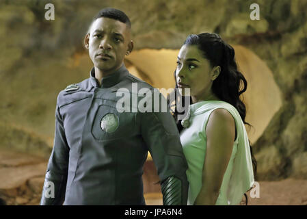 Dopo la terra 2013 Columbia Pictures film con Will Smith e Sophie Okonedo Foto Stock