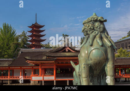 Giappone, Provincia di Hiroshima, Myajima Isola, Utsukushima Santuario Foto Stock
