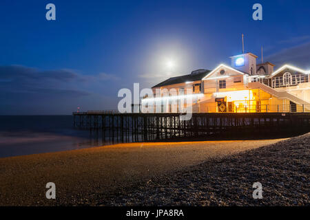 Inghilterra, West Sussex, Bognor Regis, Bognor Regis Pier e spiaggia Foto Stock