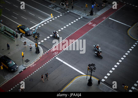 Paseo de Gracia, una delle strade principali di Barcellona, in Catalogna, Spagna Foto Stock