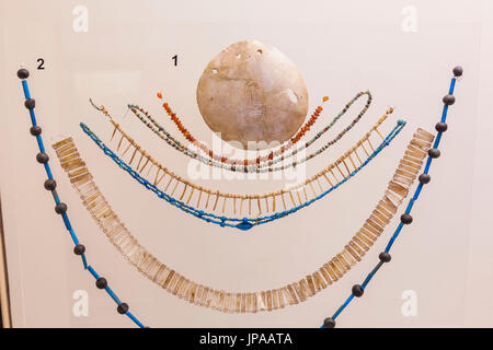 Inghilterra, West Midlands, Birmingham, Birmingham Museum & Art Gallery, visualizzazione dei gioielli egizi risalenti 2000-100BC Foto Stock