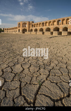 Iran, Esfahan Città, Si-O-seh Bridge, patrimonio mondiale dell UNESCO Foto Stock