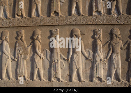 Iran, Persepolis Città, Rovine di Persepolis, rilievo a Palazzo Apadana Foto Stock