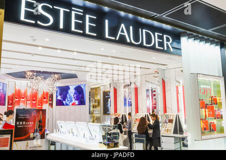 Cina, Hong Kong, centrale, IFC Shopping Mall, Estee Lauder Store Foto Stock