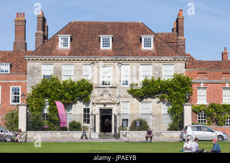 Inghilterra, Wiltshire, Salisbury, Cattedrale vicino, Mompesson House Foto Stock