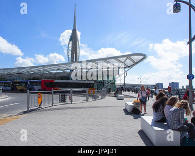 Il nuovo design e ricostruita hard transport interchange sul disco, Portsmouth, hampshire Foto Stock