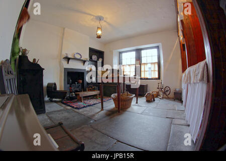 La Sma Shot cottage storico tessitori di Paisley home all'interno della camera Foto Stock