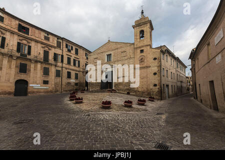 L'antica Santa Maria di Monte Morello Chiesa visto da Casa Leopardi Recanati Provincia di Macerata Marche Italia Europa Foto Stock