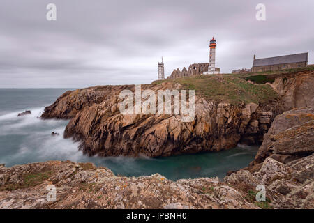 Saint Mathieu faro, Saint Mathieu punto, Plougonvelin, dipartimento di Finistère, Brittany - Bretagne, Francia, Europa Foto Stock