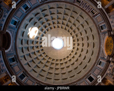 L'Europa, Italia Lazio Roma. Pantheon cupola dell Foto Stock