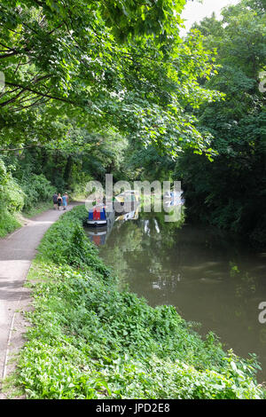 Il Kennet and Avon Canal in esecuzione attraverso il bagno di Somerset, Inghilterra. Foto Stock
