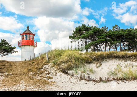 Vecchio faro gellen sulla soleggiata giornata estiva. hiddensee, mar baltico. Foto Stock