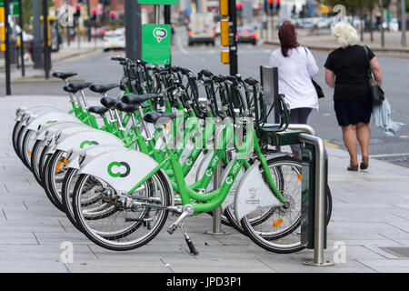 Una City Bike Docking Station sul trefolo a Liverpool, dove noleggiare le biciclette possono essere ottenuti e restituito Foto Stock