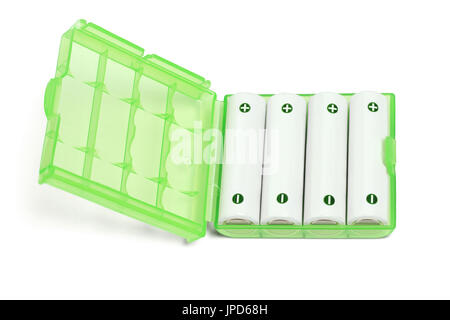 Batterie ricaricabili in Open verde Custodia in plastica su sfondo bianco Foto Stock