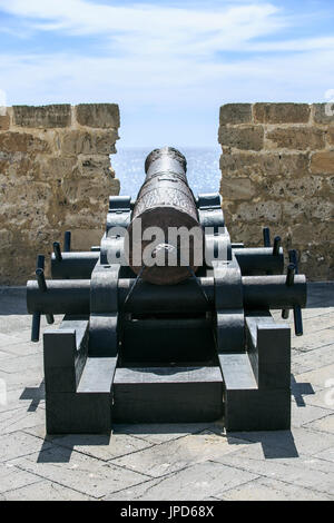 Vecchia guerra ferro canon in Sardegna Foto Stock