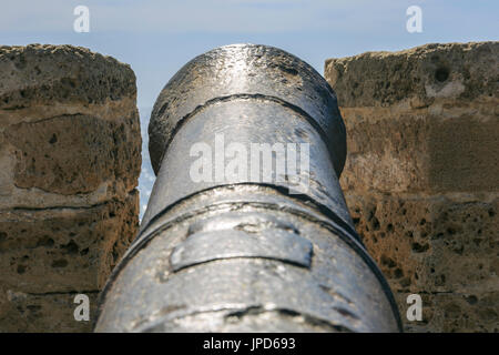 Vecchia guerra ferro canon in Sardegna Foto Stock