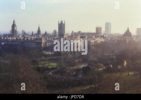 Whitehall visto dalla colonna Duke of York, Londra, Inghilterra, Regno Unito. Circa anni '80 Foto Stock