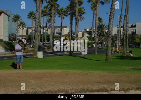 Trombone player sul lungomare vicino a Santa Monica, California, Stati Uniti d'America Foto Stock