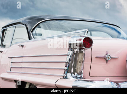 1958 Oldsmobile Dynamic 88 auto estremità posteriore. Classic American car. Essex, Regno Unito Foto Stock