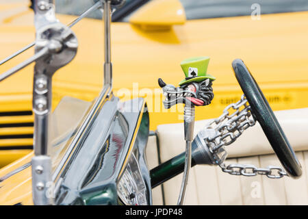 1977 Jago Hot Rod auto personalizzata testa di lupo gear stick. Essex. Regno Unito Foto Stock