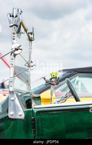 1977 Jago Hot Rod auto personalizzata testa di lupo gear stick. Essex. Regno Unito Foto Stock