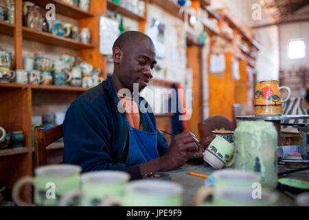 Africa,Malawi,Lilongwe distretto, Dedza pottery. Industria ceramica Foto Stock