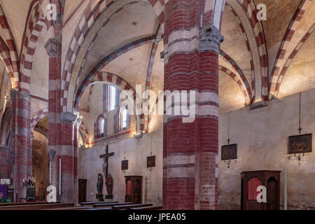 Staffarda, in provincia di Cuneo, Piemonte, Italia, Europa. L'Abbazia di Staffarda Foto Stock